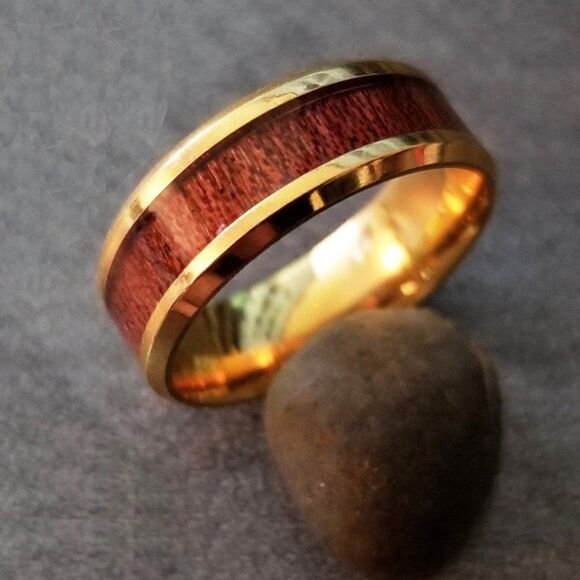 Men's Gold Wedding Ring Band With Whiskey Barrel Wood Inlay - Wedding ring Guys - Picture 9 of 9